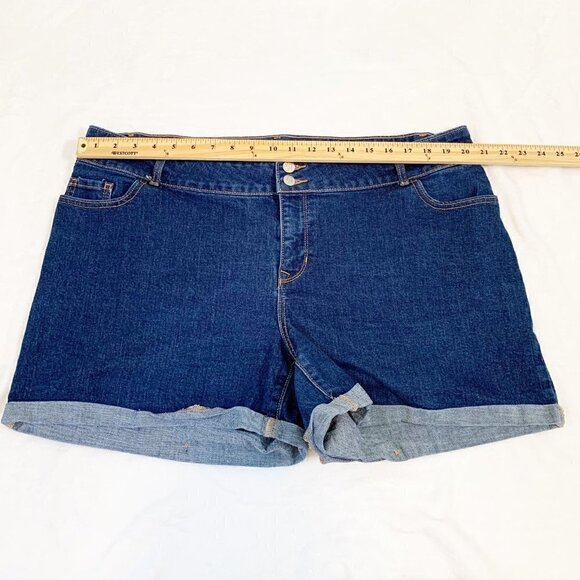 Old Navy Curvy dark wash dual button 4" denim jean shorts - Size 20 plus regular - Picture 7 of 9